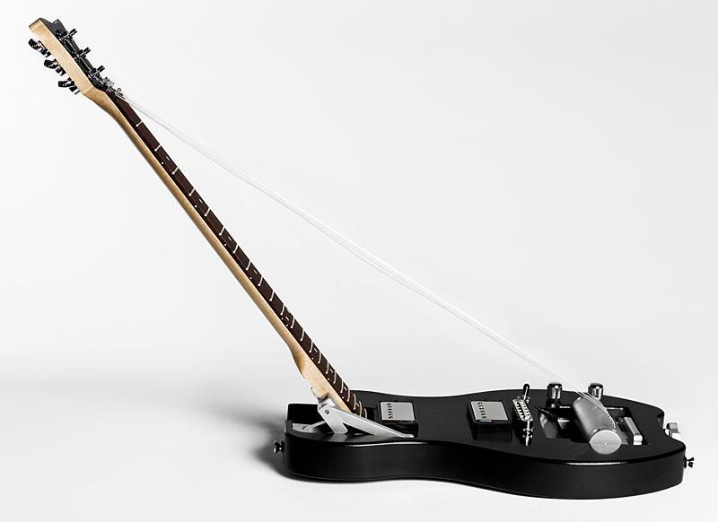 Illustration for article titled Centerfold Folding Guitar, Ready to Rock in 20 Seconds